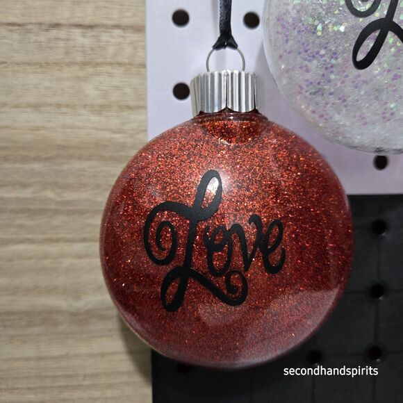 4 Round Love Ornaments Valentines Day Or Christmas Gifts - Picture 2 of 5